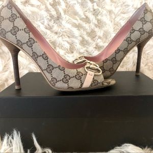 GUCCI Monogram Horsebit Peeptoe Pumps Beige/Rosé